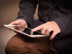 Der Einfluss von Tablets auf die kindliche Entwicklung: Eine kritische Betrachtung