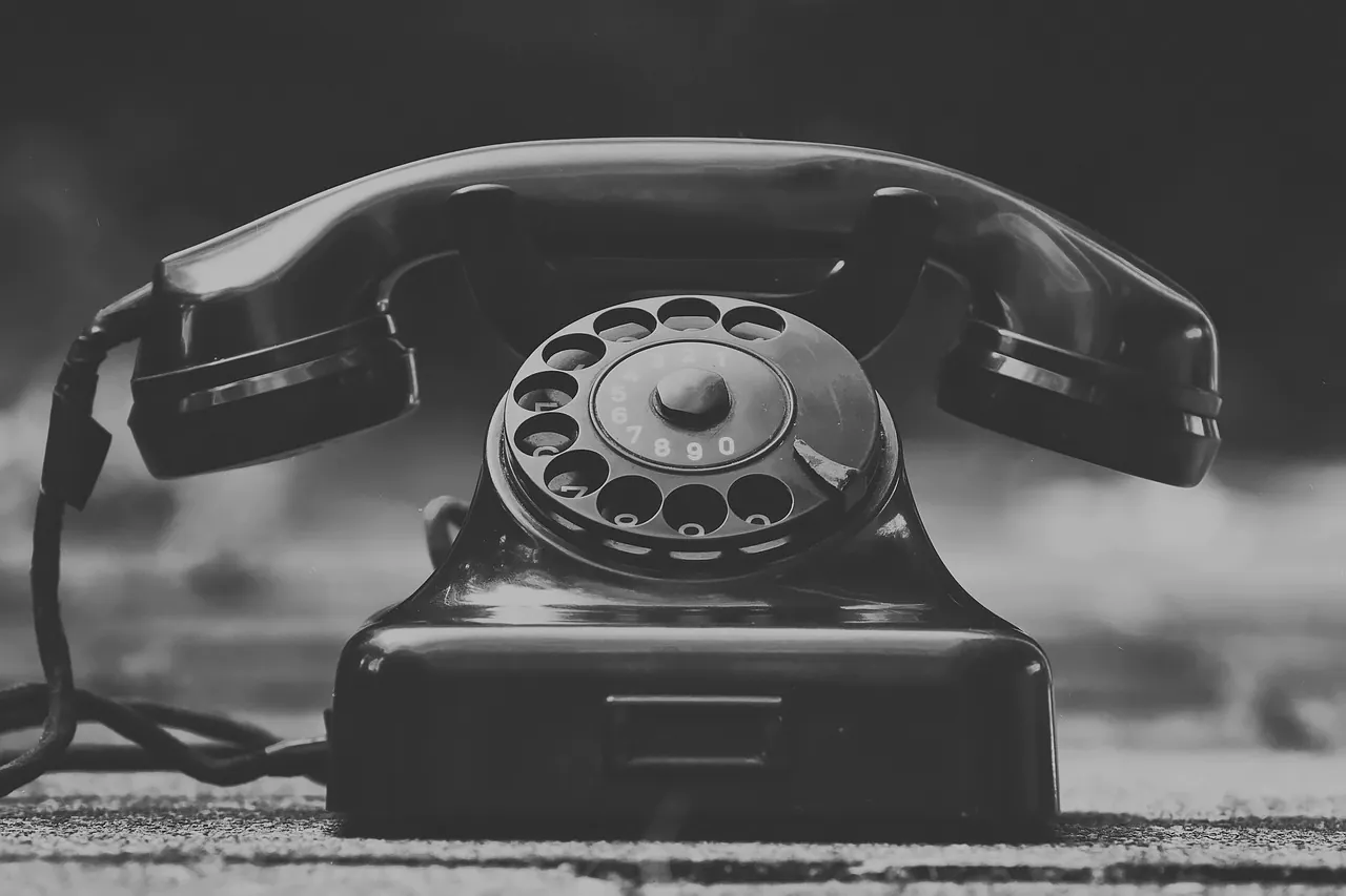 Die Psychologie hinter Textnachrichten und Anrufen: Was Ihre Wahl über Sie aussagt