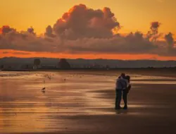 Die trügerische Süße der Liebe: Wie man Love Bombing erkennt und sich davor schützt