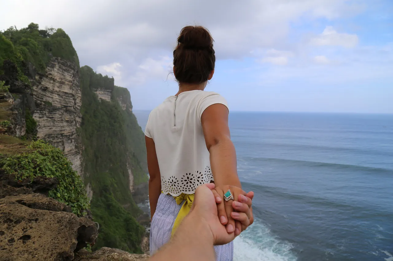 Die trügerische Süße der Liebe: Wie man Love Bombing erkennt und sich davor schützt