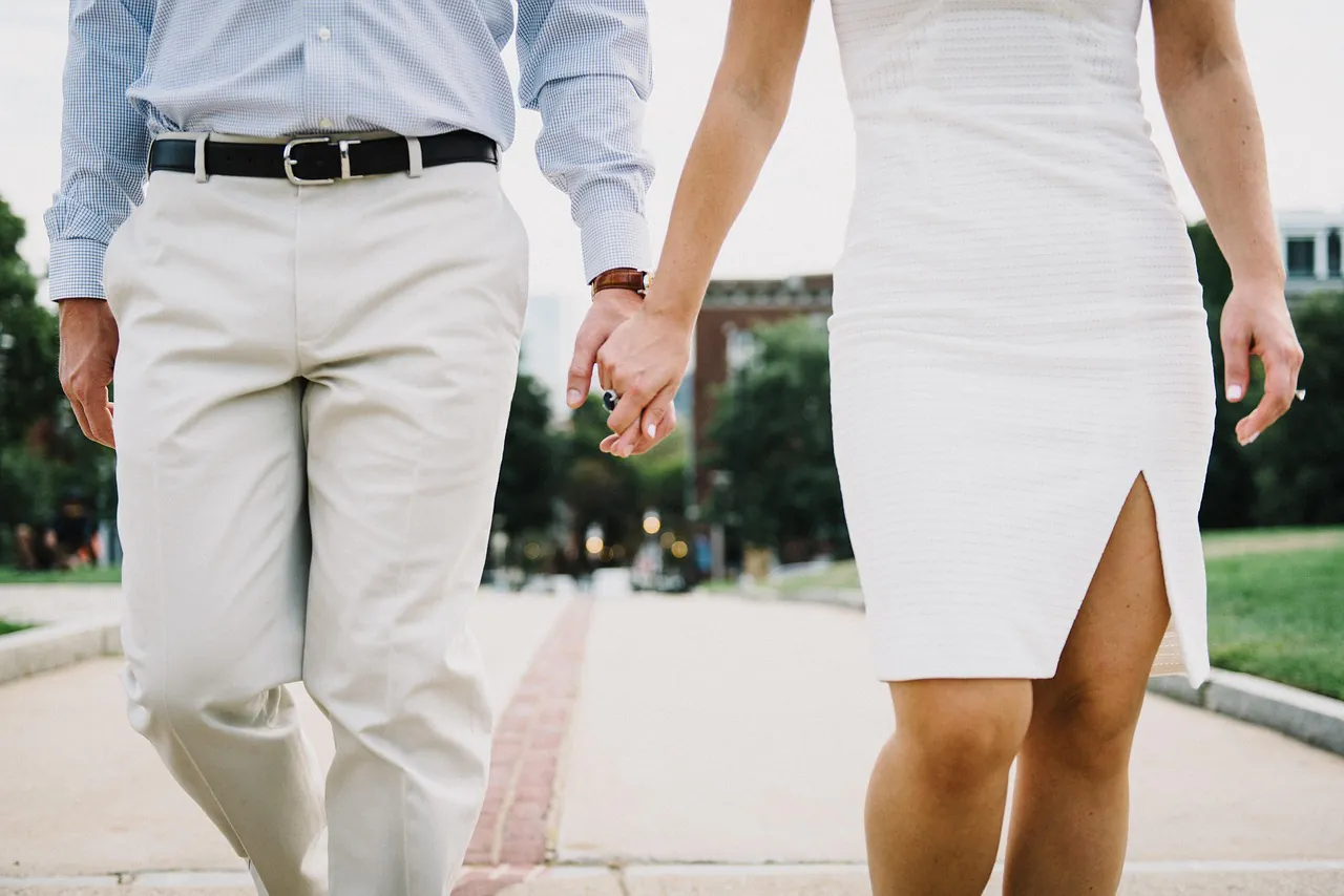Die trügerische Süße der Liebe: Wie man Love Bombing erkennt und sich davor schützt