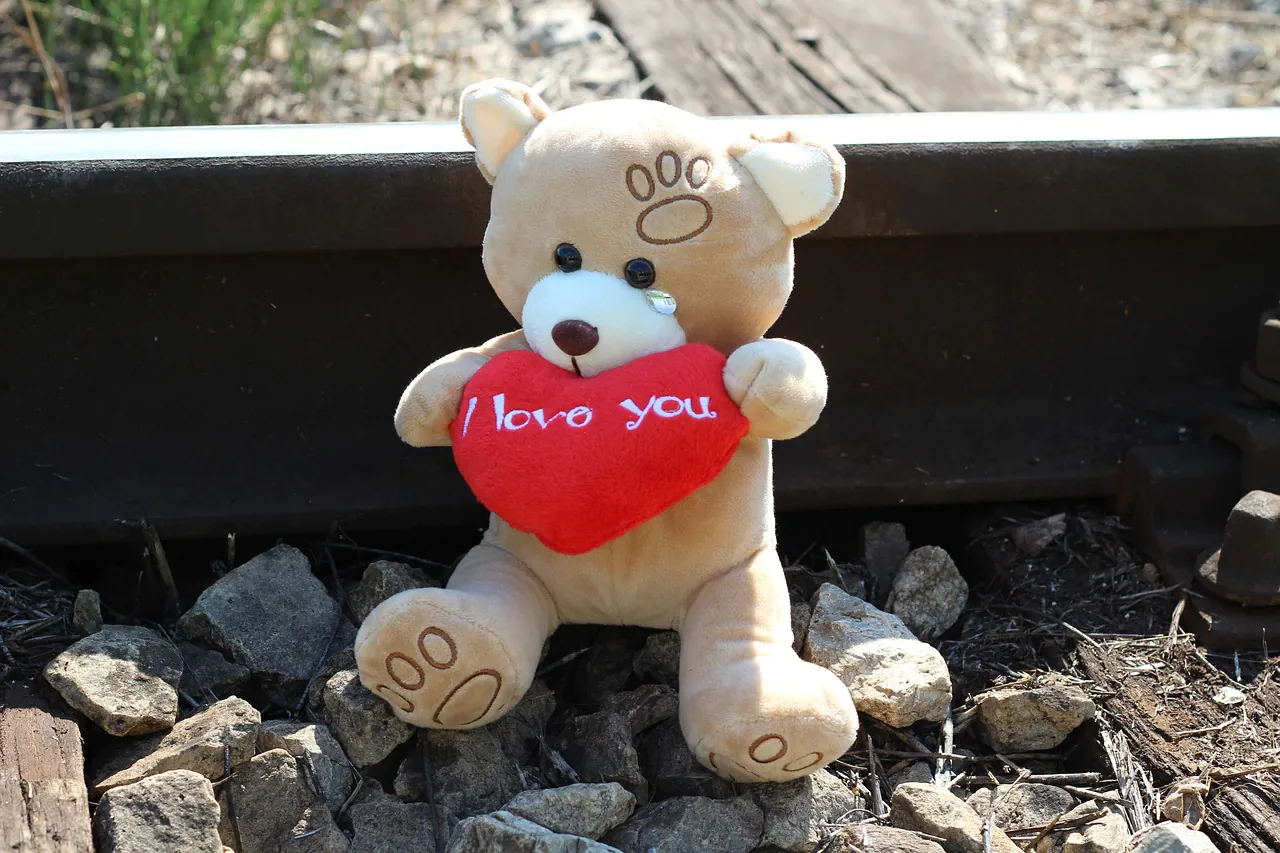 Traumabonding: Wenn Liebe zur Fessel wird