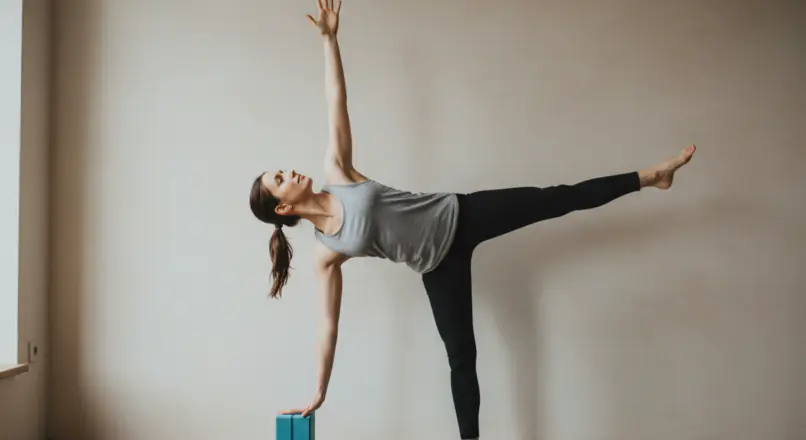 Ardha Chandrasana: Finde deine Balance im Halbmond