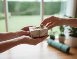 Effektive Yoga-Geschenke, die von Herzen kommen: Dein Guide für achtsames Schenken